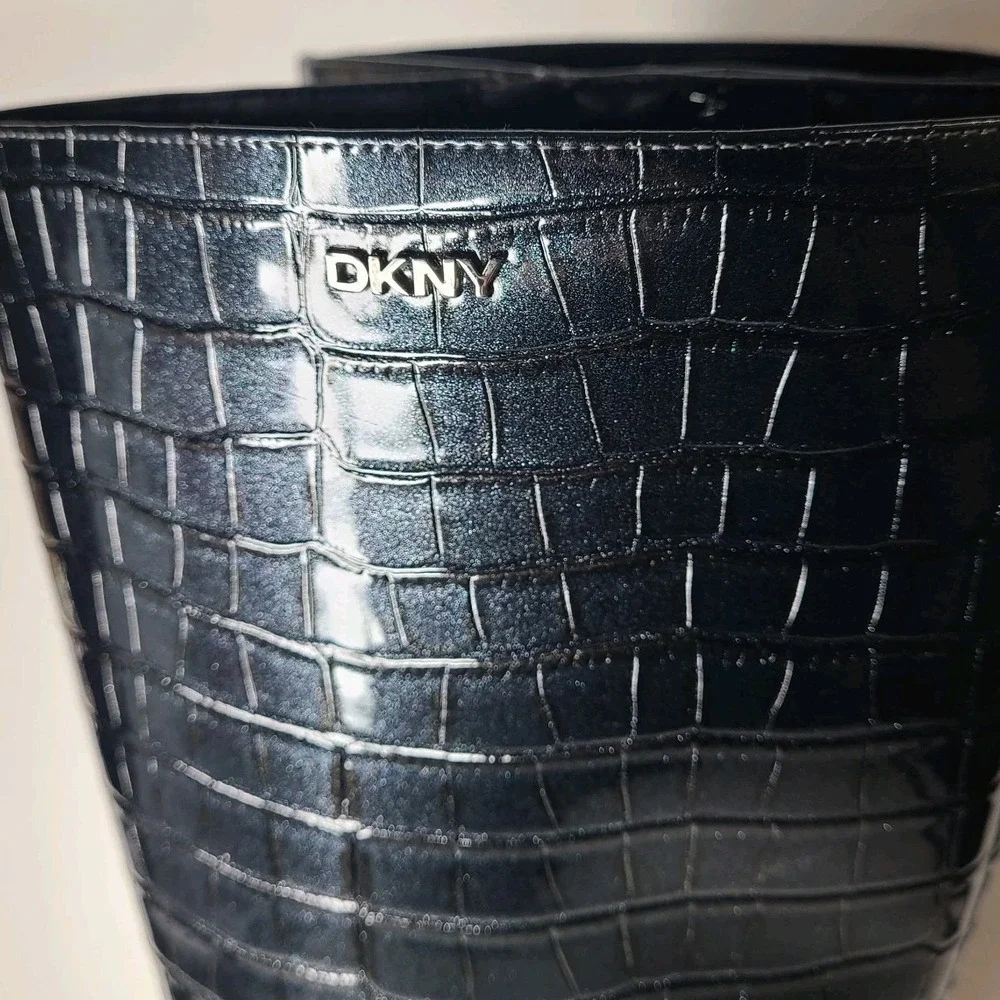 DKNY Knee High Boots Size 8M Black Croc Embossed Block Heel Charcoal Iridescent